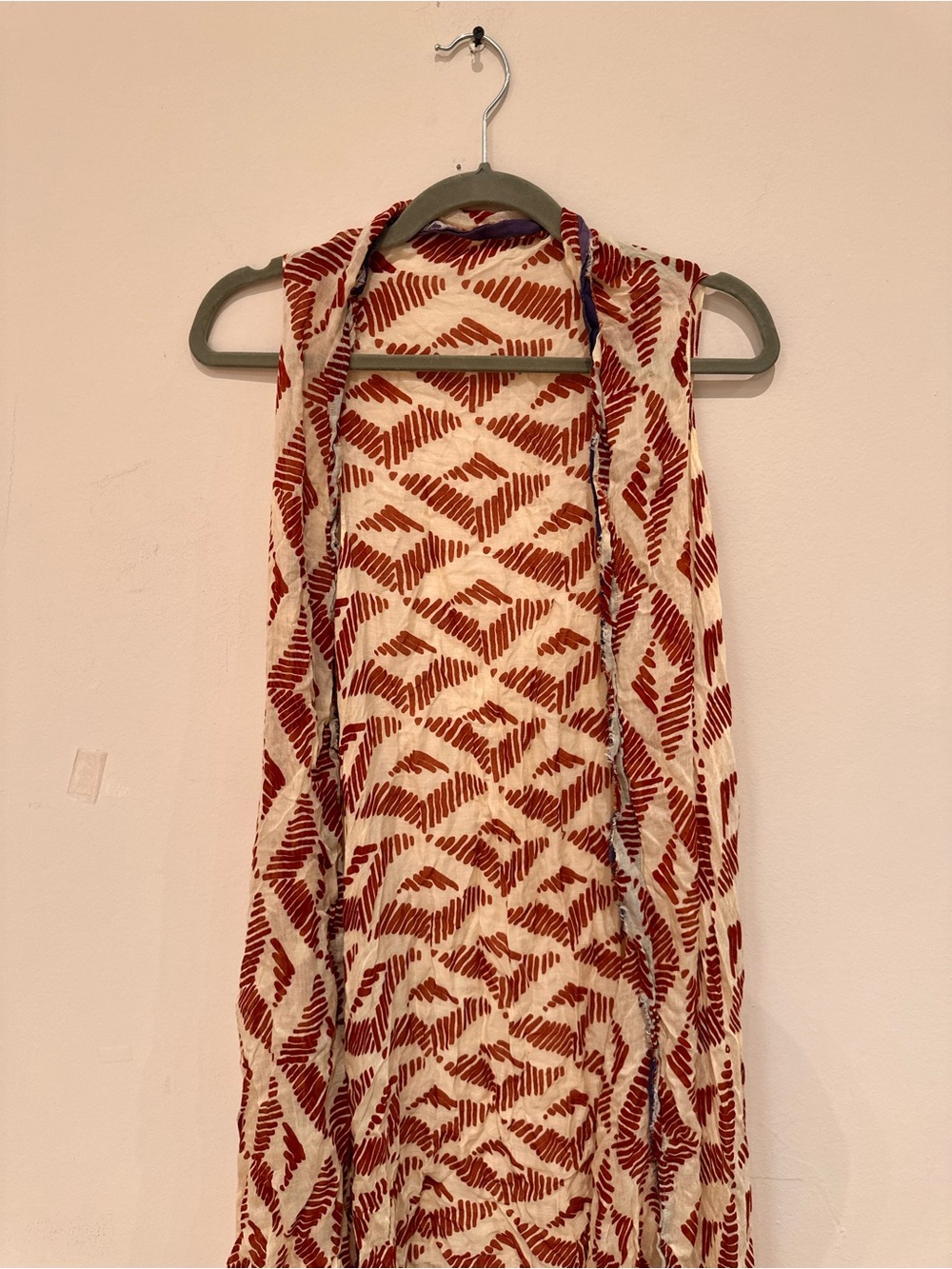 Sleeveless Printed Vest in Cream and Red